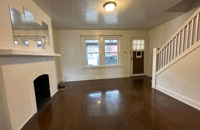 Beautiful 2BR Duplex in a Great Oakland Location! Call Today to Schedule a Tour! Gallery 3