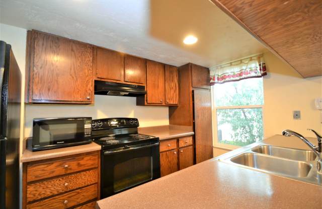 *MOVE-IN SPECIAL: $500 OFF 1ST MONTH'S RENT* Gorgeous 4 bedroom home for Rent on Suncrest Gallery 4