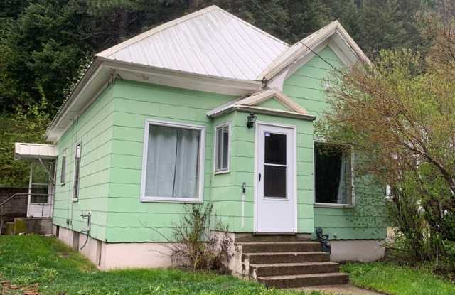2 bedroom 1 bath house located in Mullan, Idaho. photos photos