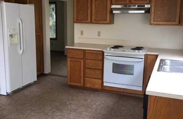 17545 NW Woodmere Court ~ Wonderful home in Cul-de-sac Gallery 4