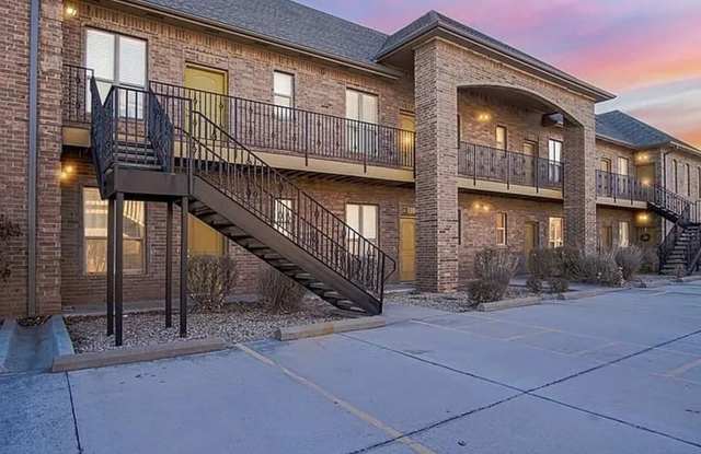 (2) Bedroom Condo Avail NOW! Pool Access! photos photos