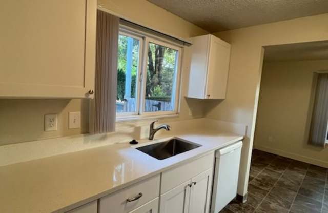 Upcoming 2nd-Story 2-Bedroom - Coming Available 10/16/26! *** 1st month free! *** Gallery 2