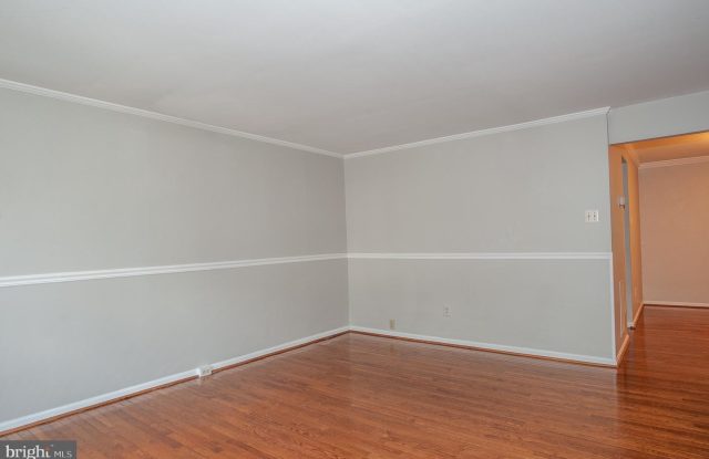 6539 COACHLEIGH WAY Gallery 3