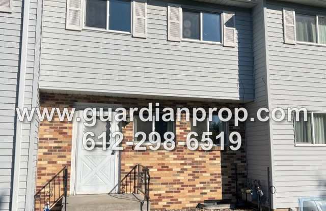 Oakdale Townhouse Available Now, New Carpet, Open Floor Plan, Large Balcony, 2 Car Attached Garage Gallery 1