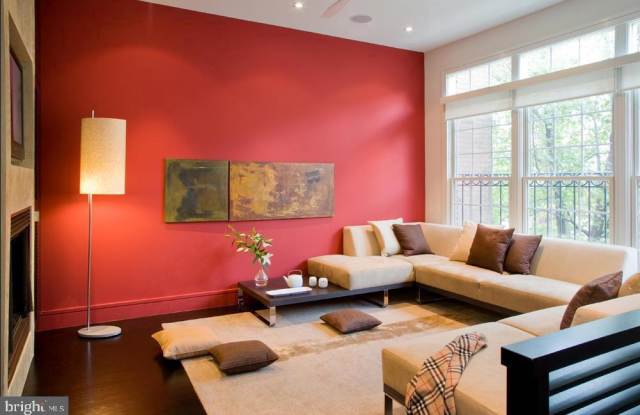 1528 N COLONIAL CT Gallery 2