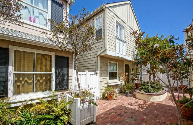 BEAUTIFUL, BRIGHT & AIRY, 3BR2.5BA TOWNHOME ON THE WESTERN-MOST CORNER/END OF THE EXCLUSIVE 1800 PCH COMMUNITY ABOVE RESTAURANTS, STOREFRONTS & JUST A FEW BLOCKS TO HOLLYWOOD RIVIERA & BEACH! photos photos