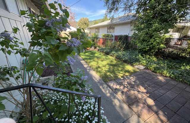 323 Ne C St photos photos