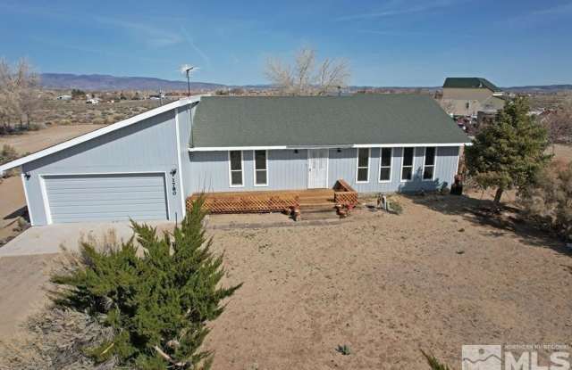 Beautiful, spacious single-family home - 1780 Grouse Street, Silver Springs, NV 89429