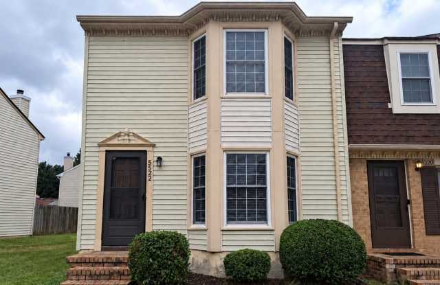 End-Unit 3 Bedroom Townhome! Gallery 1