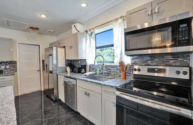 1711 NE 2ND Terrace Gallery 4