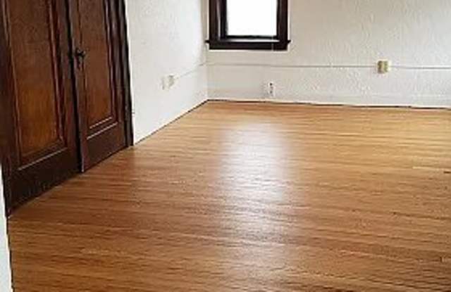 Lincoln Avenue - 3227 West Lincoln Avenue, Milwaukee, WI 53215