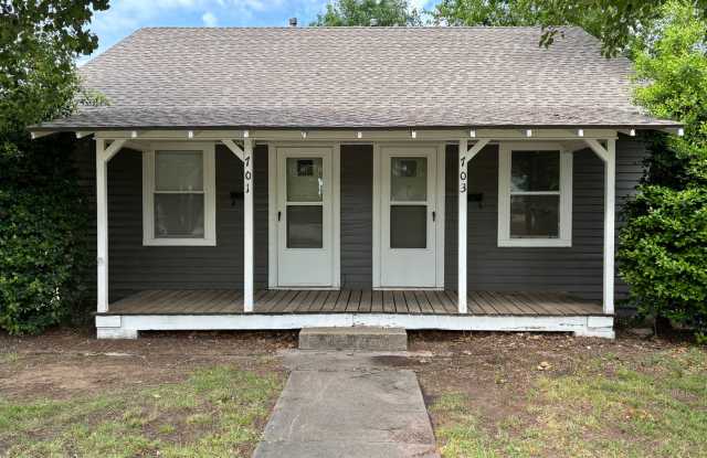 1 or 2-Bedroom, 1-Bathroom Duplex with central heat and air photos photos