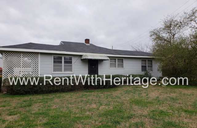 GRANDPA'S BUNGELOW/ CHARMING RANCH HOME/ TOTALLY RENOVATED/ PRIVATE YARD photos photos