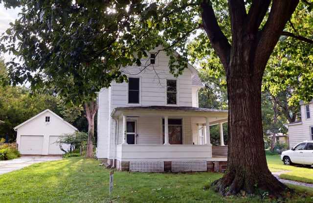 Cute, Clean, Convenient 2 Bedroom Unit in Downtown Ames photos photos