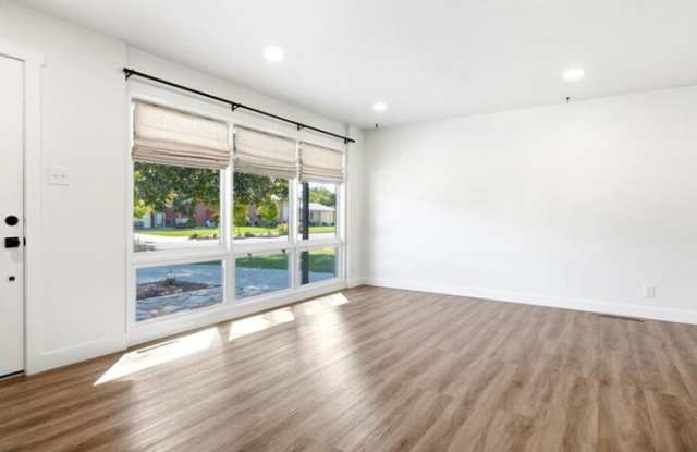 1305 North Oakley Street Gallery 3