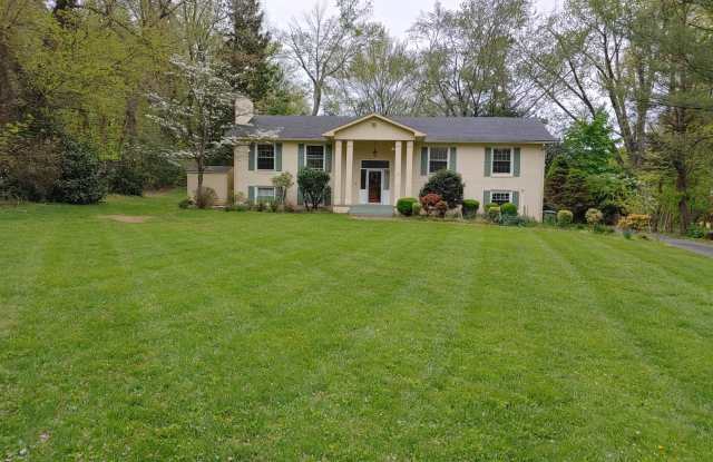 9239 VERNON DRIVE Gallery 3