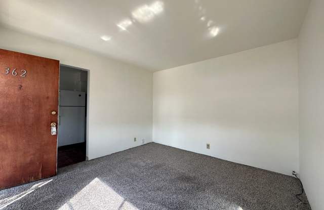 2 Bedroom Duplex Close to Midtown! Gallery 1