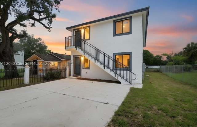 2729 NW 44 St photos photos