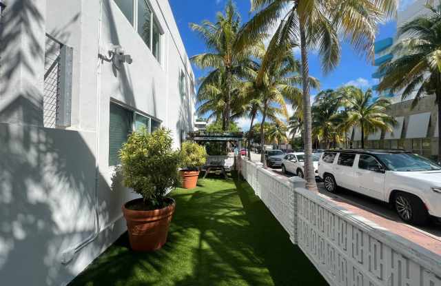 Spacious Studio with lots of natural light located in the heart of south of fifth! photos photos