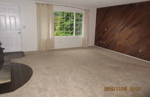 583 NE Conifer Drive Gallery 3