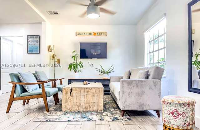 210 S Melrose Dr Gallery 2