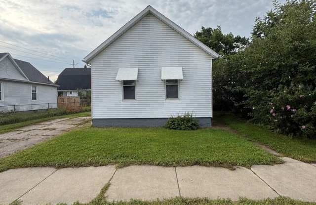 2 Bedroom/1 Bath close to school! Gallery 1