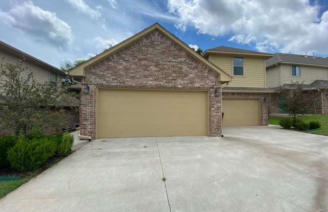 3 Bed 2 1/2 Bath + additional room with a 2 Car Garage Duplex In Edmond! photos photos