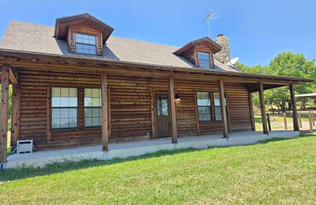 **MOVE IN SPECIAL** 3/2 LOG CABIN FOR LEASE NEAR ALEDO, WEATHERFORD, AND AZLE! photos photos