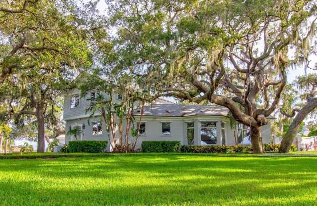 504 RIVERSIDE DRIVE - 504 Riverside Drive, Tarpon Springs, FL 34689