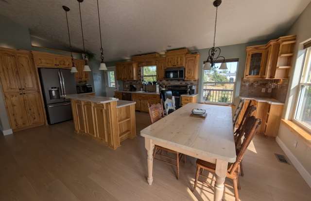 Beautiful 5 Bedroom 3 Bath Cottonwood House Gallery 1