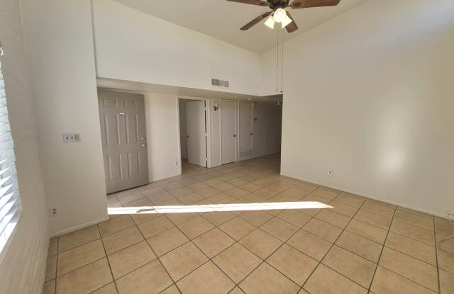 733 East Elm Street Unit B Gallery 3