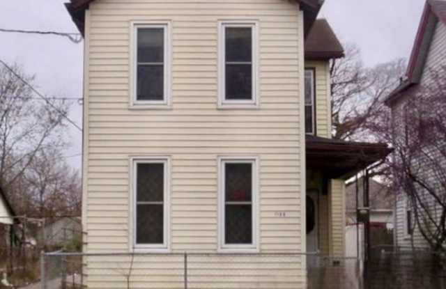 BEAUTIFUL NEWLY RENOVATED 3 BEDROOM HOUSE MINUTES FROM DOWNTOWN/SPOOKY NOOK photos photos