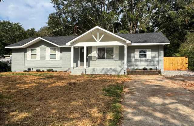 4 Bedroom with fenced in yard in Fountain Inn! photos photos