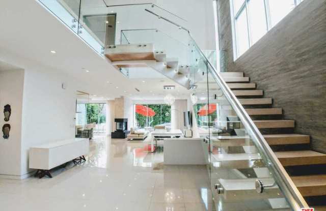 423 South MANSFIELD Avenue - 423 South Mansfield Avenue, Los Angeles, CA 90036