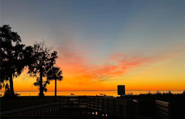 654 WINDRUSH BAY DRIVE - 654 Windrush Bay Drive, Tarpon Springs, FL 34689