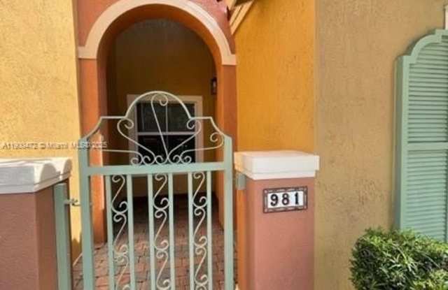 981 SW 143rd Ave photos photos