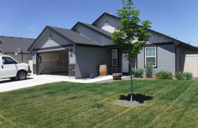 Bright and spacious 3 bed, 2 bath home just off Meridian Rd and Ardell Rd photos photos