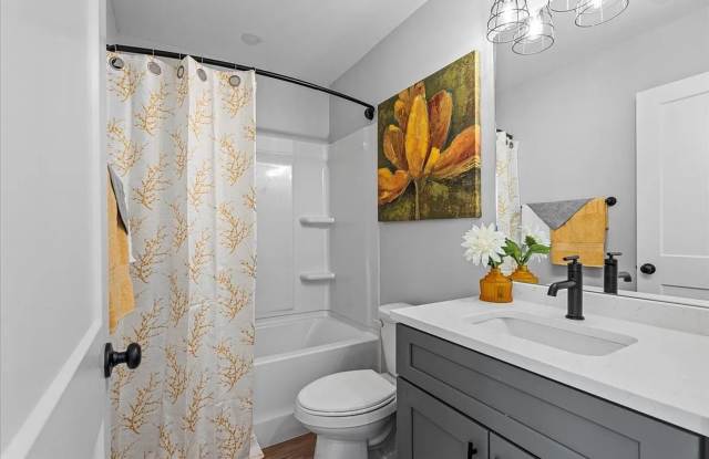 Room in 3 Bedroom Townhome at St James St NW Gallery 4