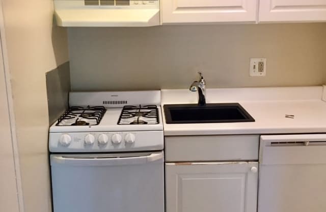 PRICE REDUCTION AS OF 01/2026! An Efficiency Apartment in Silver Spring RIGHT NEXT TO FOREST GLEN METRO Gallery 3