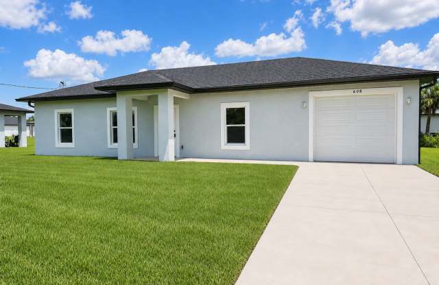 Move-In-Ready 3-Bedroom Home with Garage & Covered Lanai Gallery 1