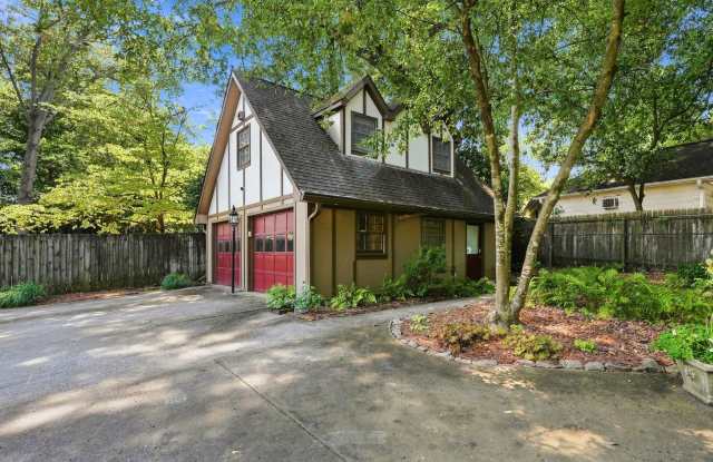 826 Mentelle Drive Northeast photos photos