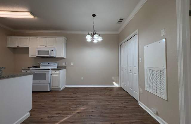 One Bed Condo in Gated Davis Oaks Community Gallery 3