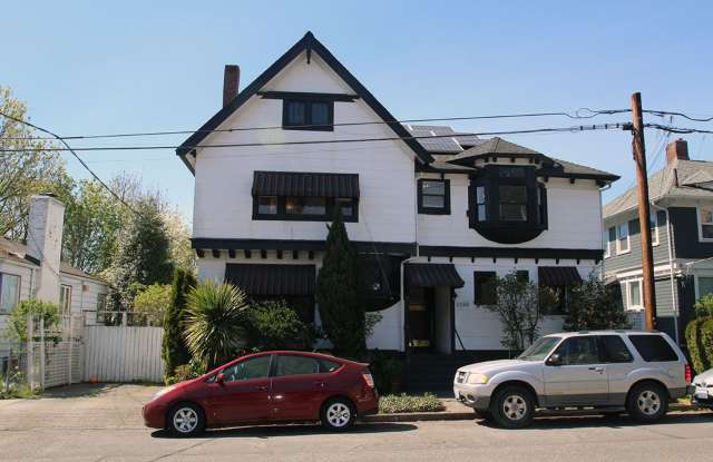 CHARMING 1 BEDROOM TUDOR REVIVAL APARTMENT - 1745 12th Avenue South, Seattle, WA 98144