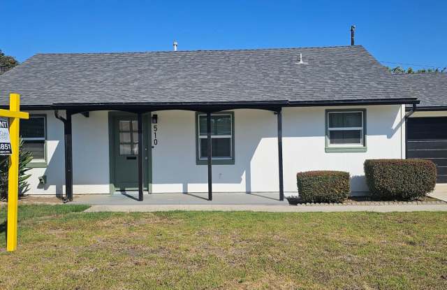 Quaint Midtown Home with New Wood Flooring  Large Yard!! - 510 Eva Street, Ventura, CA 93003