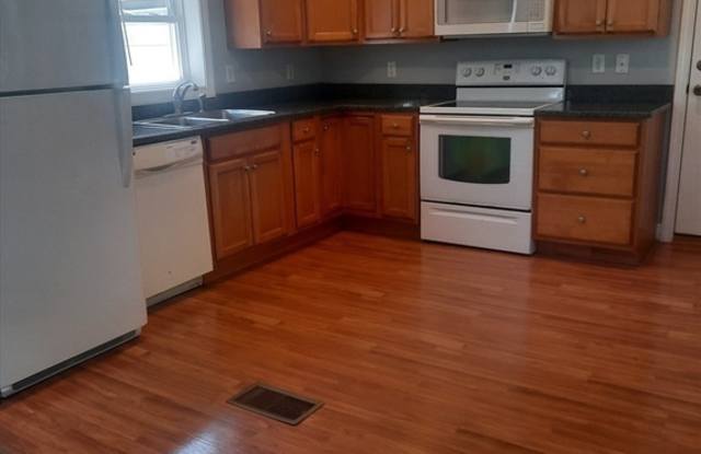 466 Center St photos photos