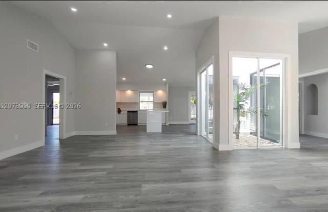 333 NE Greenbrier Ave Gallery 2
