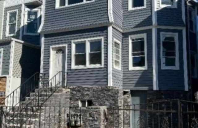 717 Jackson Ave photos photos