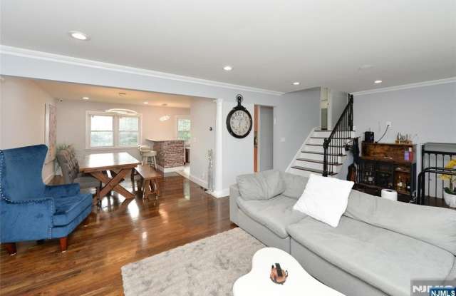 154 Middlesex Avenue Gallery 4