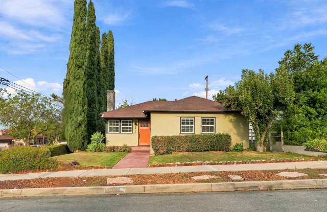 Burbank Hills 3BR Home | Corner Lot | Spacious Backyard & 2-Car Garage Gallery 3