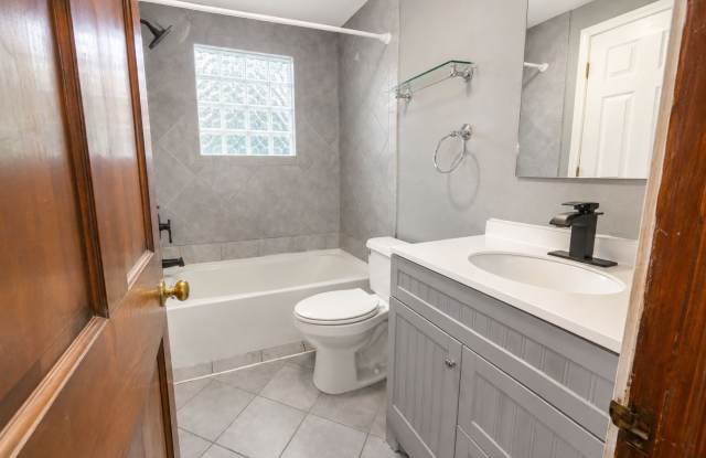 2768 Glenny Lane Gallery 4
